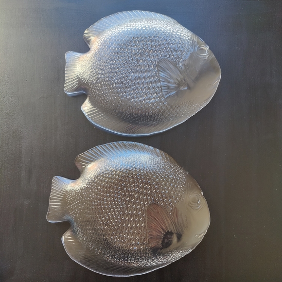 2 vintage Arcoroc Fish Shape glass dinner plates | 1980s - Picture 4 of 10